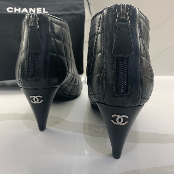 Chanel booties size 40 color black with silver cc new soles - Picture 2 of 13
